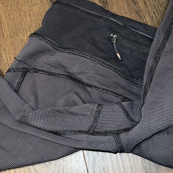 Lululemon
Leggings - Reflective bottoms - Picture 7 of 9